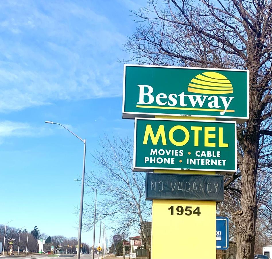 Bestway Motel วินด์เซอร์ ภายนอก รูปภาพ